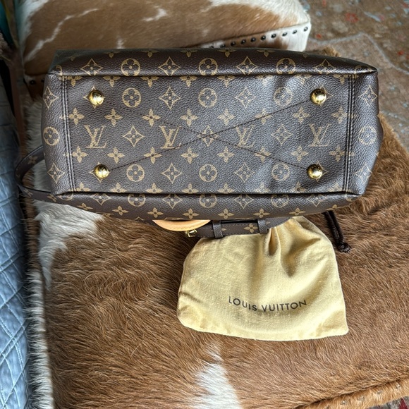 Louis Vuitton Pallas Pistache Monogram Bag - Picture 8 of 10